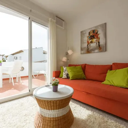 Right By The Pool Area In Capistrano Village Appartement