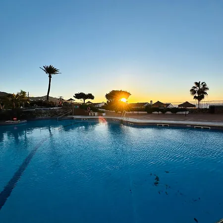 Right By The Pool Area In Capistrano Village Appartement Nerja