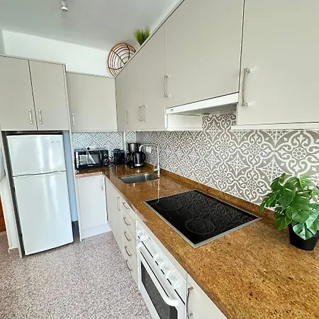 Right By The Pool Area In Capistrano Village נרחה