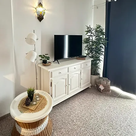 Right By The Pool Area In Capistrano Village * נרחה